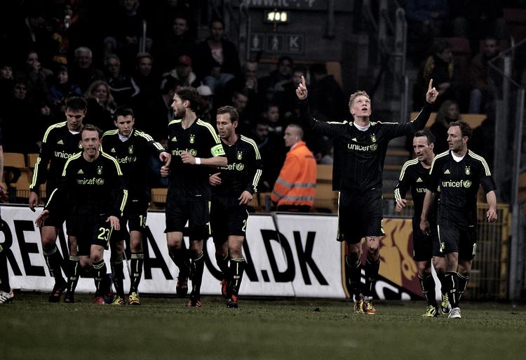 mål. I sine tredje kamp fik Simon Makienok (med armene i vejret) scoret for Brøndby. 