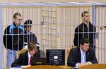Dømte. Dmitrij Konovalov og Vladislav Kovalev ses her under retssagen, der endte med deres død. 