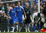 passeret. Fem gange blev Kasper Schmeichel passeret mod Chelsea. To af gangene af Fernando Torres (i midten). 