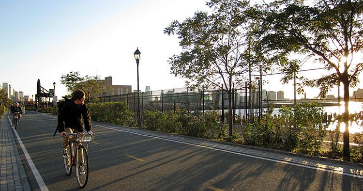 CYKELMYG. Cykelstien langs Hudson River er en af de bedste i New York. 