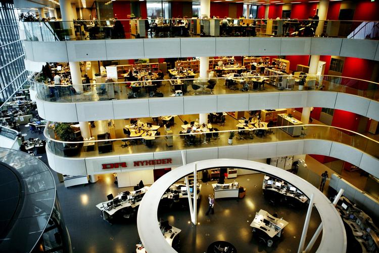 Sendetid.  DR bekræfter i en pressemeddelelse, at man rykker TV Avisen en halv time frem. 