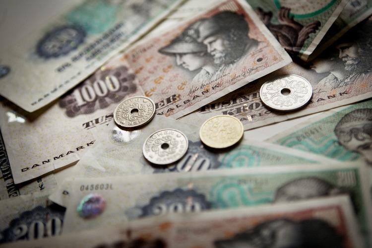 Pengepugeri. Danskerne er bange for at forbruge deres penge. I stedet sparer de mere og mere op. 