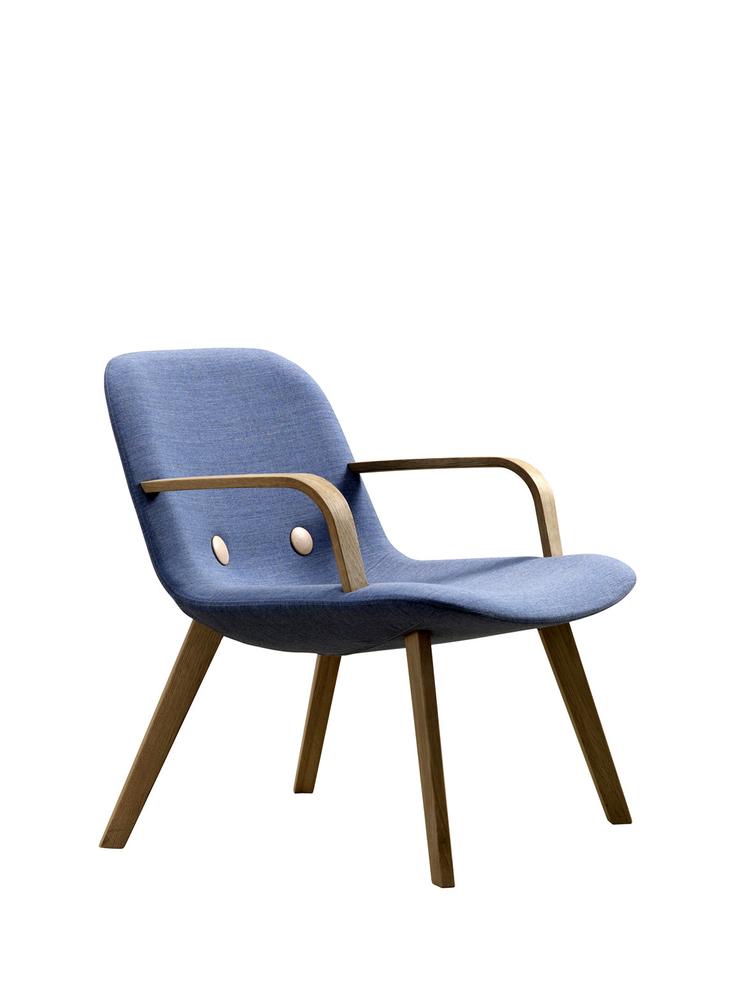 Armstol. Denne lænestol designet af Foersom &amp; Hiort-Lorenzen er et godt og prisvenligt bud på hygge til stuen. 