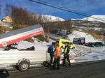 Lavine. To personer er omkommet og en er gravet ud i live efter en lavine i Nordnorge. Tre personer er fortsat savnet. Her ses redningspersonale forberede sig på eftersøgningen. 