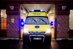 AMBULANCEKRAK. Falck har med øjeblikkeligt varsel overtaget konkursramt ambulancefirmas opgaver i Skåne. Nu knokler Falck med at finde nye ambulancer til regionen. Arkivfoto af svensk ambulancestation. 