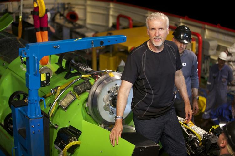 Dybet. Filminstruktøren James Cameron har kurs mod havets dybeste sted, Challengerdybet i Stillehavet. 