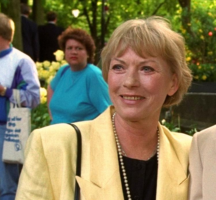 folkekær. Hanne Borchenius medvirkede i mere end 25 film. Hun blev indlagt på et hospice i torsdags og døde tidligt i morges. 