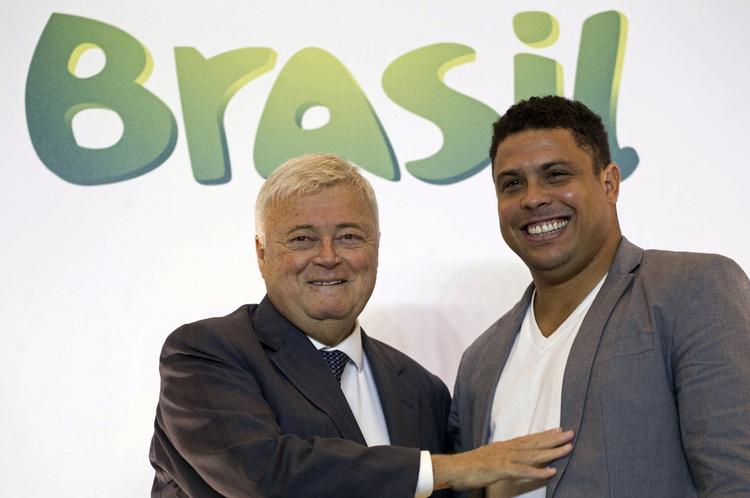 Afløsning. Ronaldo (t.h.) kan skabe sig en ny karriere på de bonede gulve. 