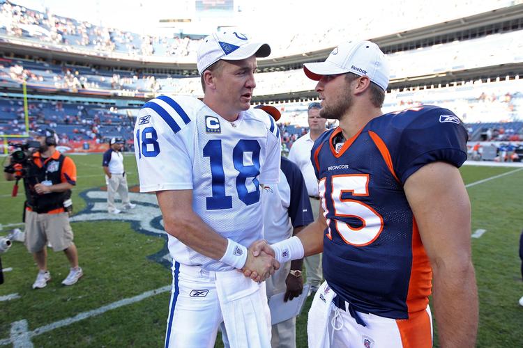 Afløser. Manning (t.v.) skal skaffe succes i Denver på bekostning af  Tim Tebow. 