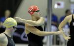 TRÆNING. Selv om Lotte Friis er ekspert i de lange distancer, svømmer hun gerne 100 meter i en olympisk holdkap. 
