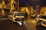 Politikaktion. Franske betjente forhandler i øjeblikket med en 24-årig mand, som de mener står bag den senest række af skyderier i og omkring Toulouse. 