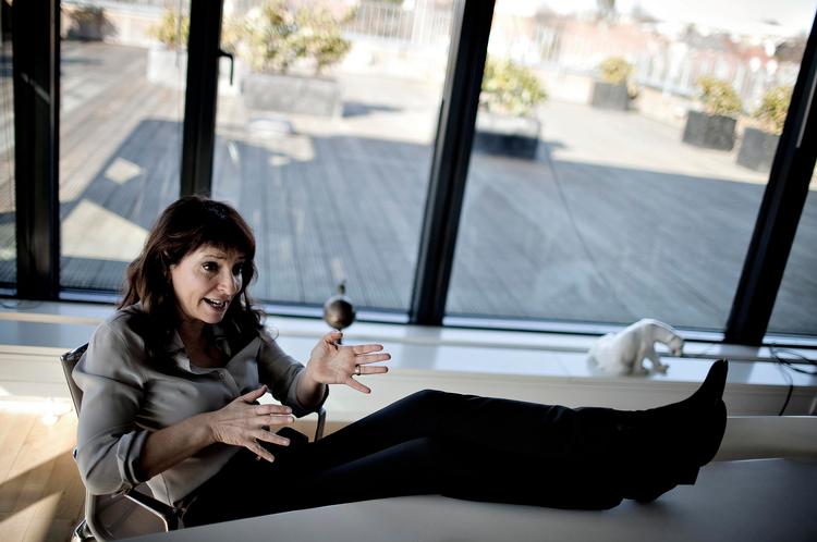 Planlagt. »Det er en helt vild kærlighedshistorie«, fortæller Susanne Bier om sin nye amerikanske film, 'Serena', som hun starter optagelserne til i næste uge i Tjekkiet. 