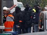 Franske politistyrker er angiveligt i gang med at planlægge en aktion i den bygning, hvor en 24-årig mand har forskanset sig. 