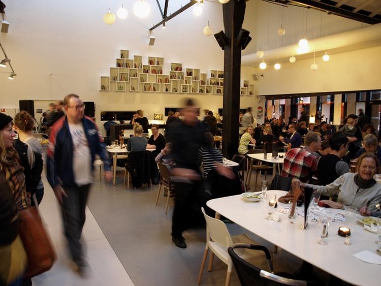 Folkekøkken.  295 personer gæstede den anden udgave af folkekøkkenet i Nørrebrohallen 