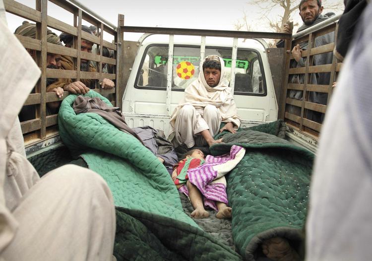 Gengældelse. Massakren mod 16 civile afghanere var et gengældelsesangreb, siger lokale. På billedet ses nogle af ofrene fra 11. marts. 