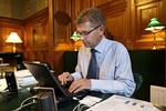 politik. Overborgmester Frank Jensen (S) fra Københavns Kommune vil indgå en politisk studehandel med regeringen. 