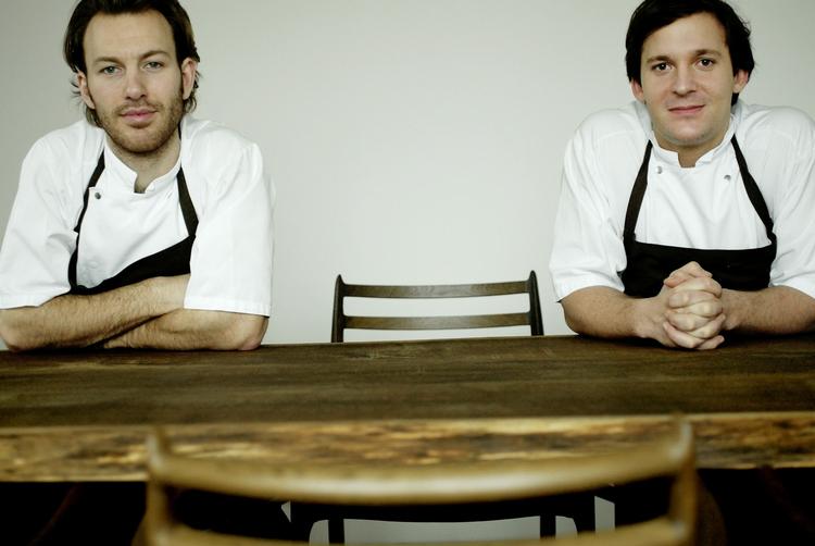 NYC. Mads Refslund (tv), der netop har åbnet restaurant i New York, har tidligere arbejdet sammen med René Redzepi (th) på Noma. 