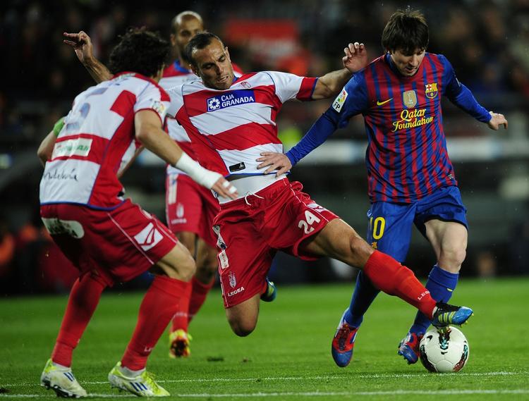 Ustoppelig. Lionel Messi (t.h) drev i aften igen gæk med konkurrenterne i den bedste spanske liga. 