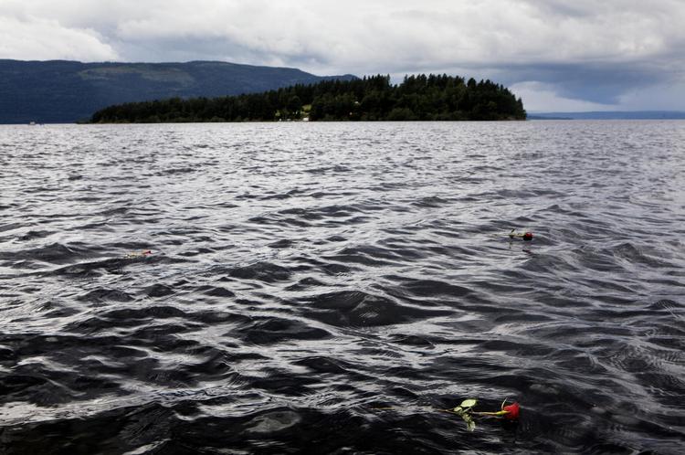 Utøya. 69 personer blev dræbt, da Anders Behring Breivik fredag 22. juli angreb deltagerne i en sommerlejr for den socialdemokratiske organisation Arbeidernes Ungdomsfylking (AUF). 