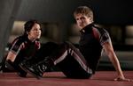 Filmhype. 'The Hunger Games' bygger på en romantrilogi af Suzanne Collins og første bog i serien hedder på dansk 'Dødsspillet'. I filmatiseringen spilles hovedrollen som Katniss Everdeen af Jennifer Lawrence, der fik sit gennembrud i filmen 'Winter's Bone'. 