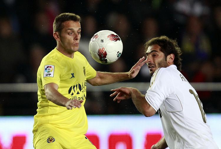 Deling. Real Madrid og Alvaro Arbeloa (t.h.) satte for anden kamp i træk point til. 
