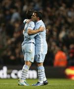 Tilbage. Efter et halvt års strid var der comeback til Carlos Tevez (t.h.) i aftes. 