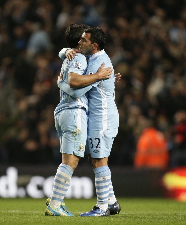 Tilbage. Efter et halvt års strid var der comeback til Carlos Tevez (t.h.) i aftes. 