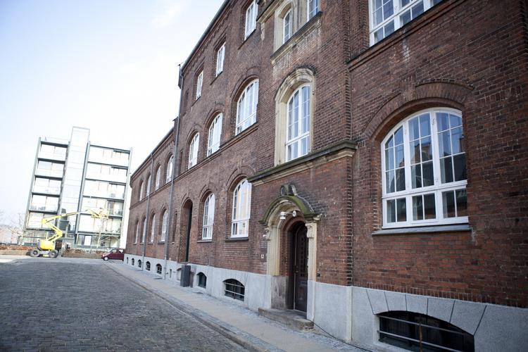gemmested. Det er i denne ejendom på Forbindelsesvej 12 på Østerbro, at politiet i sidste uge fandt et stort våbenlager. 