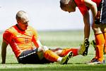 Eksempel. Hollands Arjen Robben blev skadet i træningslejren forud for VM i 2010, men spillede alligevel fire kampe ved slutrunden. Da han kom hjem til Bayern München kunne klubbens læger registrere, at wingen havde et fem centimeter stort hul inde i den ene lyske. 