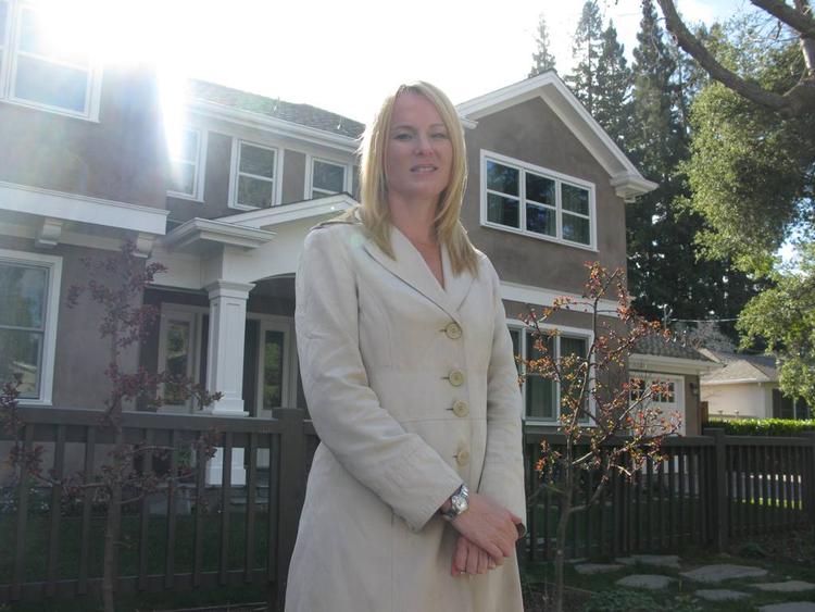 Ekstremt. Ejendomsmægler Keri Nicholas solgte huset her i Menlo Park for 25 millioner kroner sidste år. I dag er det vurderet til cirka 30 millioner. Foto: Per Thiemann 