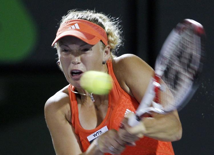vinder. Caroline Wozniacki sad over i første runde i WTA-turneringen i Miami, og efter sejren over tjekken Barbora Zahlavova Strycova er hun videre til tredje runde. 