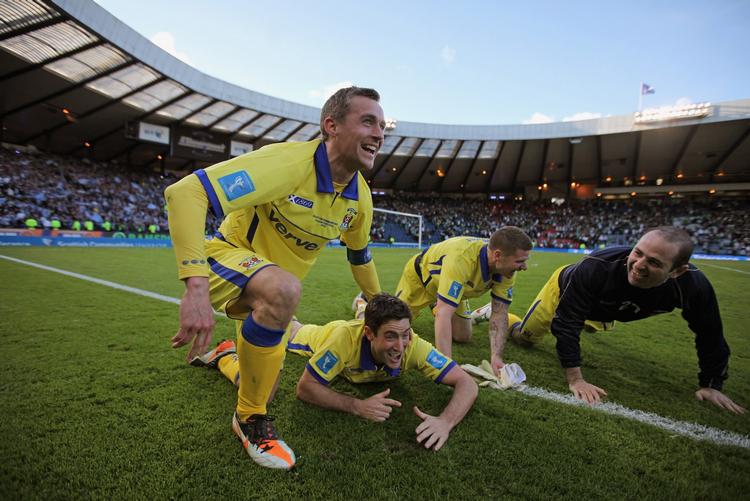 Glæde. De gulklædte Kilmarnock-spillere kunne juble efter sejren over Celtic i ligacuppen. 