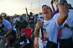 Protest. Flere bar t-shirts med foto af 17-årige Trayvon Martin, da tusinder i nat dansk tid samledes i Sanford, Florida for at demonstrere mod, at Martins drabsmand ikke er anholdt. Foto: Roberto Gonzales 