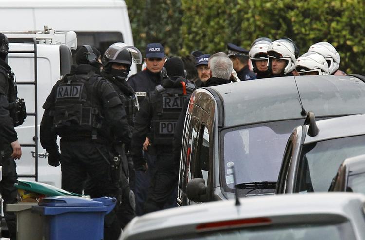 AKTION. Lederen af politiets indssatsstyrke forsvarer sin gruppes arbejde. 