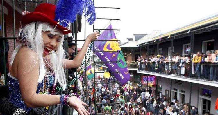 Festligt. Der er gang i New Orleans hele året. Til karnevallet 'Mardi Gras' vrimler gaderne af feststemte mennesker. 