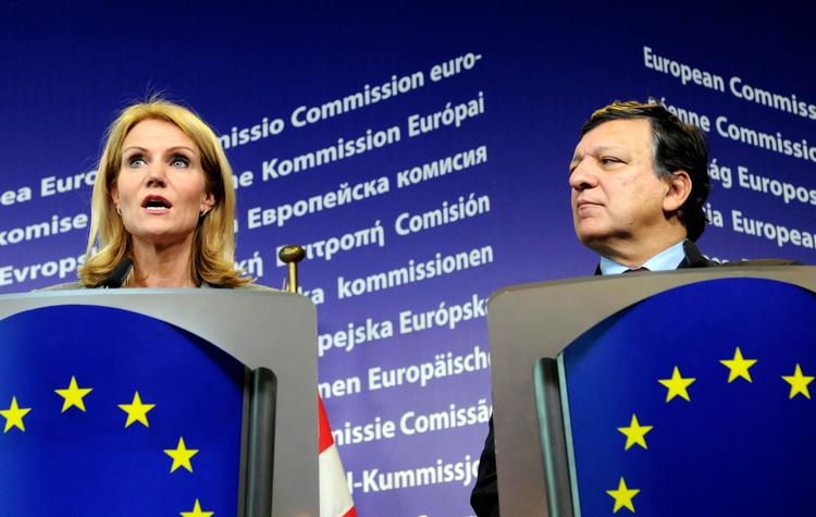 Bonus. EU-kommissionens formand, José Manuel Barroso, garanterer Helle  Thorning-Schmidt (S) store besparelser på Danmarks indbetalinger til EU, hvis Tobinskatten bliver en  realitet. 