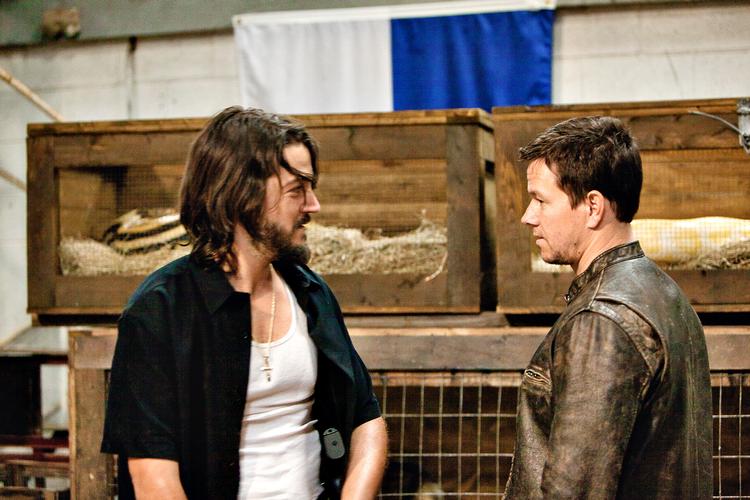 Godkendt. Trods et lidt forudsigeligt plot er det ikke så tosset, hvad den islandske instruktør Baltasar Kormákur får ud af sit første møde med Hollywood og Mark Wahlberg (th.). 