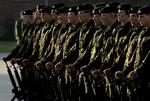 Ledere. I Forsvaret er der mere end en leder per menig. Derfor mener ekspert, at officerskorpset skal slankes, når Forsvaret de kommende år skal spare tre mia. kr. 