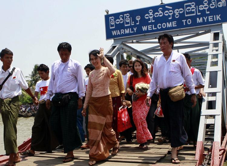 Helbred. Aung San Suu Kyi har trukket sig fra det supplerende parlamentsvalg, der afholdes i Myanmar på søndag. 