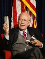 Pumpeværk. Dick Cheney har i flere måneder været afhængig af en hjertepumpe. Nu har den tidligere amerikanske vicepræsident fået et nyt hjerte. 