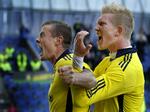 forløsning. Mikkel Thygesen (tv) har scoret for Brøndby, og han blev senere valgt som kampens spiller af TV3+. 