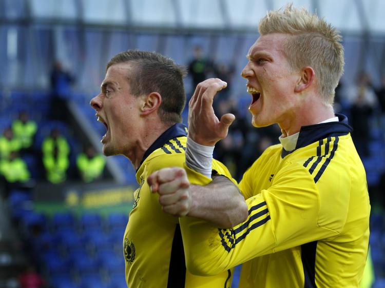 forløsning. Mikkel Thygesen (tv) har scoret for Brøndby, og han blev senere valgt som kampens spiller af TV3+. 