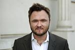 kritiker. Dan Jørgensen vil i Folketinget. I aften bliver EU-parlamentarikeren valgt til folketingskandidat i Middelfart-kredsen. 