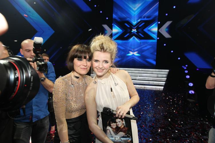Vinder. En glad og stolt Ida triumferede  ved 'X Factor'-finalen og gjorde coach Pernille Rosendahl meget rørt og stolt. 