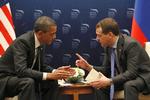 nedrustere. Barack Obama mødtes med hans russiske kollega, Dmitrij Medvedev, under atomtopmødet i Seoul tidligere i dag. Det var de to, som i 2010 indgik en nedrustningsaftale. 