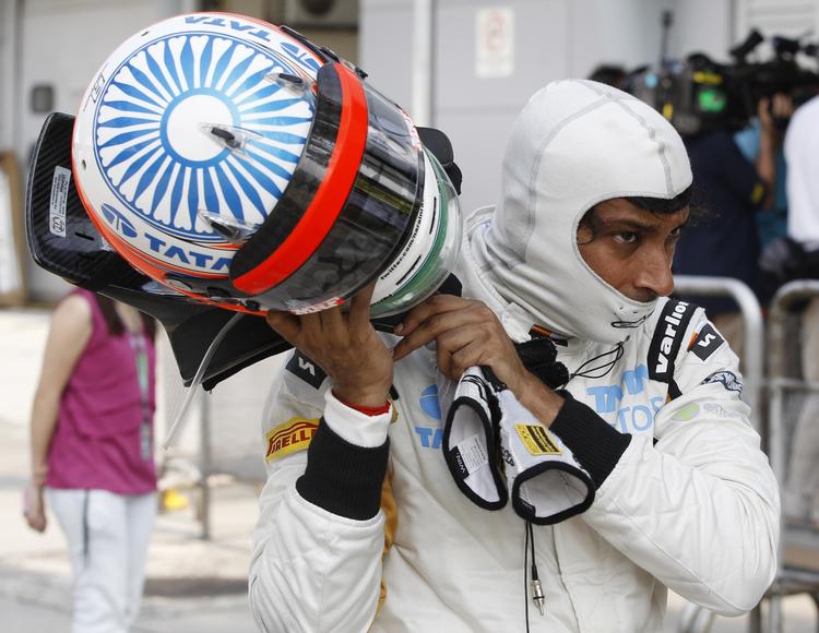 Skudsmål. Inderen Narain Karthikeyan debuterede i Formel 1 som vikar i 2005, men det var først i sidste sæson han fik en fast plads. 