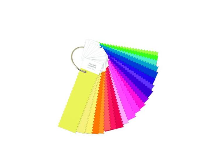 Farvevifte. Det ligner unægtelig et farvekort, som man ser dem hos farvehandleren, men Pantones design-system er langt mere komplekst end som så. 