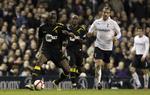 BEDRING. Fabrice Muamba (tv) er så småt ved komme sig efter sit kollaps i en kamp for sin klub Bolton. 