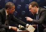 INDRØMMELSE. Barack Obama under det møde med Dimitrij Medvedev, hvor han lovede at være 'mere fleksibel' over for russerne i spørgsmålet om et missilskjold over Europa. 