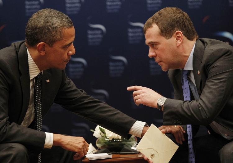 INDRØMMELSE. Barack Obama under det møde med Dimitrij Medvedev, hvor han lovede at være 'mere fleksibel' over for russerne i spørgsmålet om et missilskjold over Europa. 
